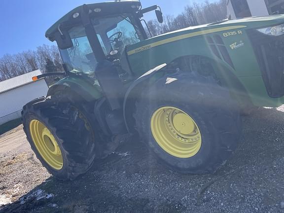 Image of John Deere 8335R equipment image 4