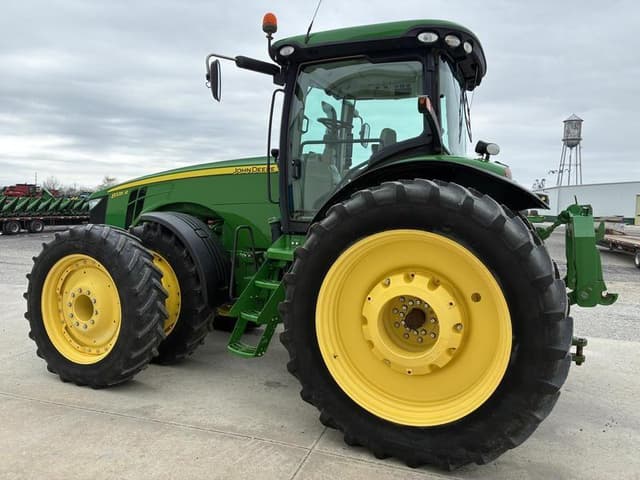 Image of John Deere 8335R equipment image 4