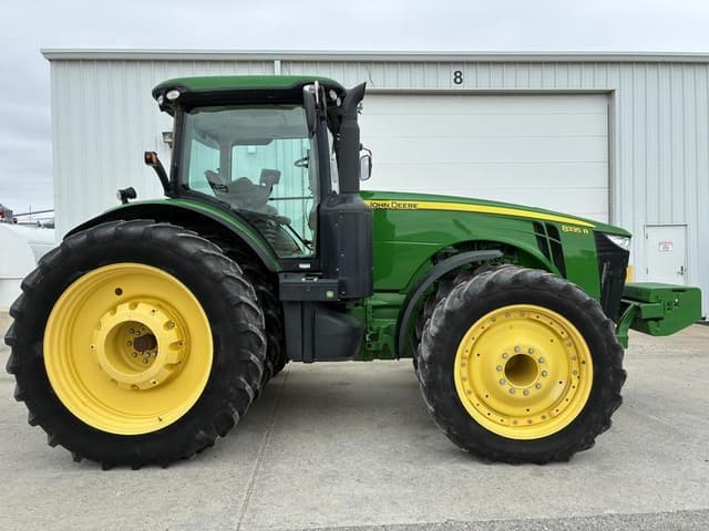 Image of John Deere 8335R equipment image 2