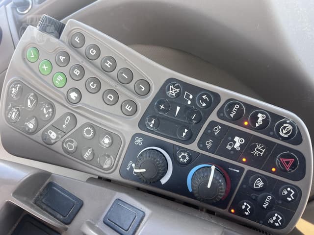 Image of John Deere 8335R equipment image 4