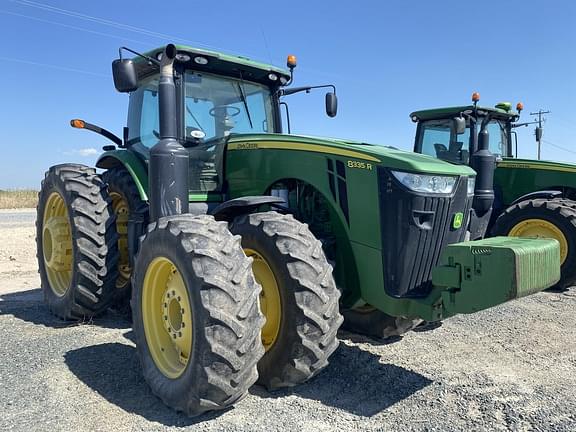 Image of John Deere 8335R equipment image 1
