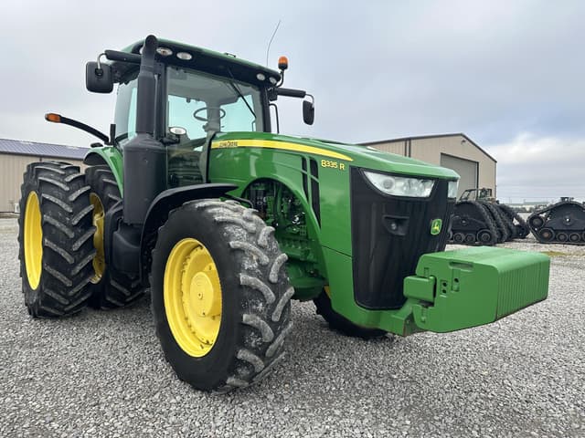 Image of John Deere 8335R equipment image 2