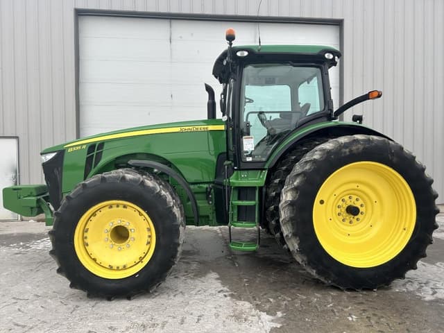 Image of John Deere 8335R equipment image 2