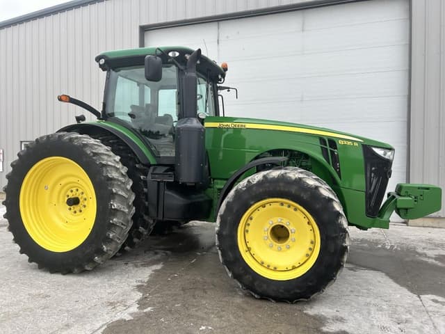 Image of John Deere 8335R equipment image 1