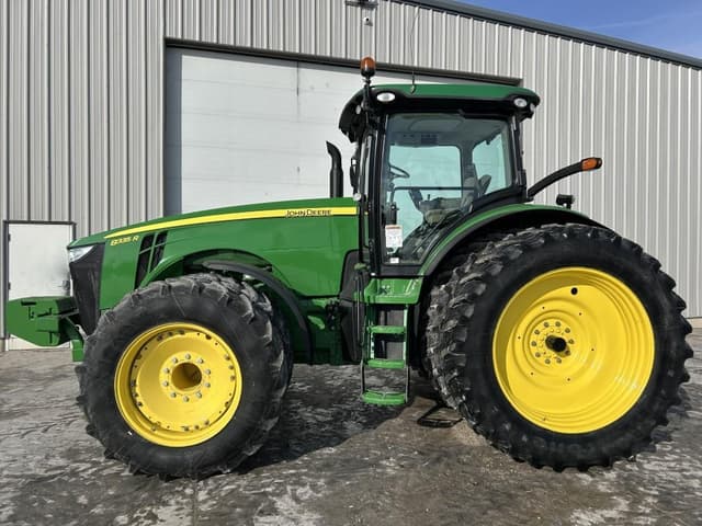 Image of John Deere 8335R equipment image 2