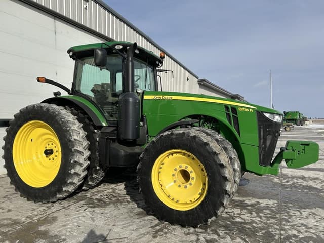 Image of John Deere 8335R equipment image 1