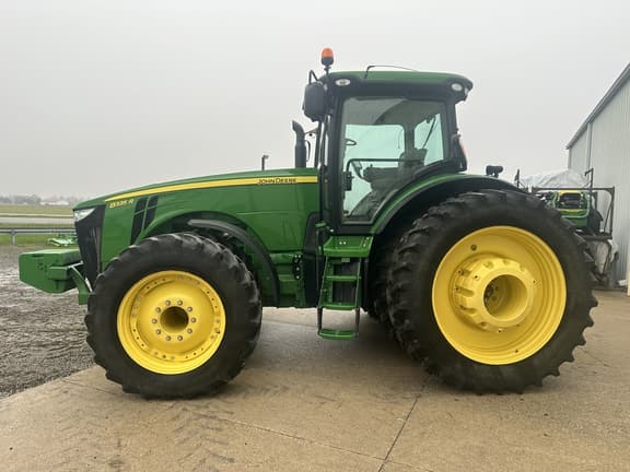Image of John Deere 8335R equipment image 2