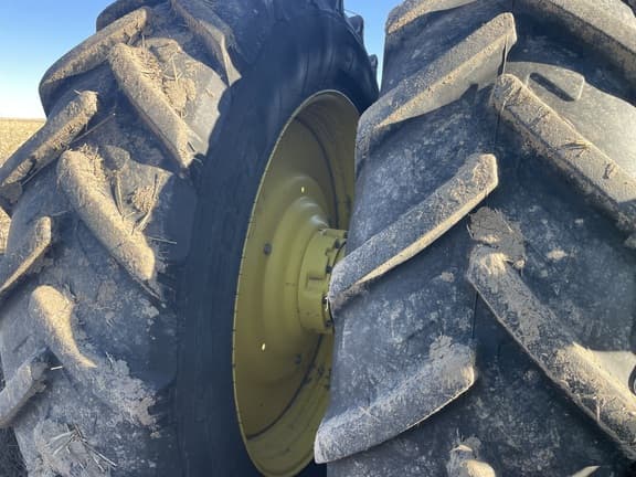 Image of John Deere 8345R equipment image 4