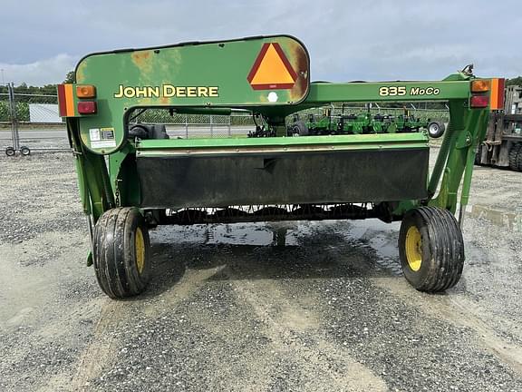 Image of John Deere 835 equipment image 1