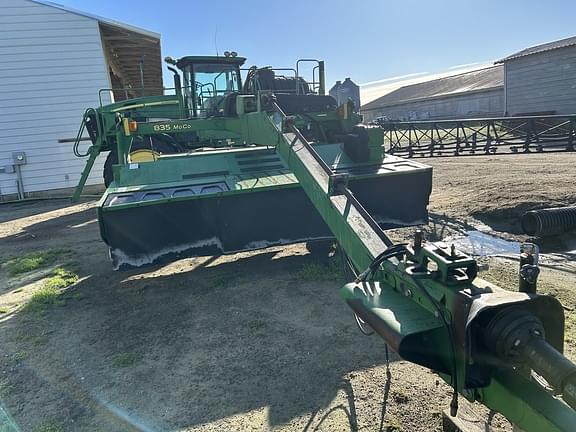 Image of John Deere 835 equipment image 1