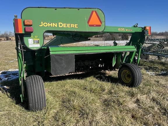 Image of John Deere 835 Primary image