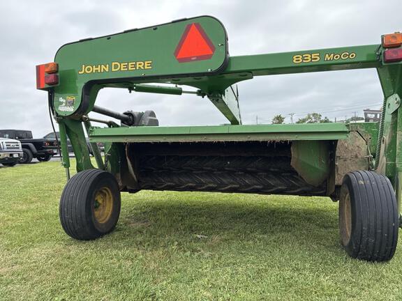 Image of John Deere 835 equipment image 4