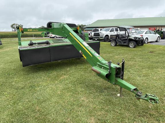 Image of John Deere 835 equipment image 1