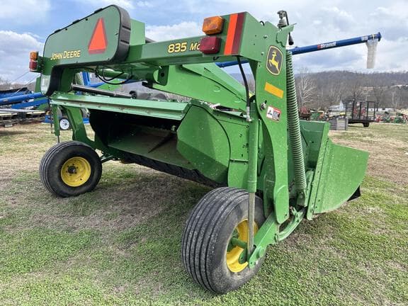 Image of John Deere 835 Image 1