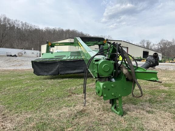 Image of John Deere 835 Image 0