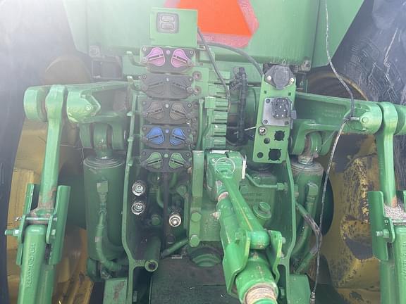 Image of John Deere 8360R equipment image 3