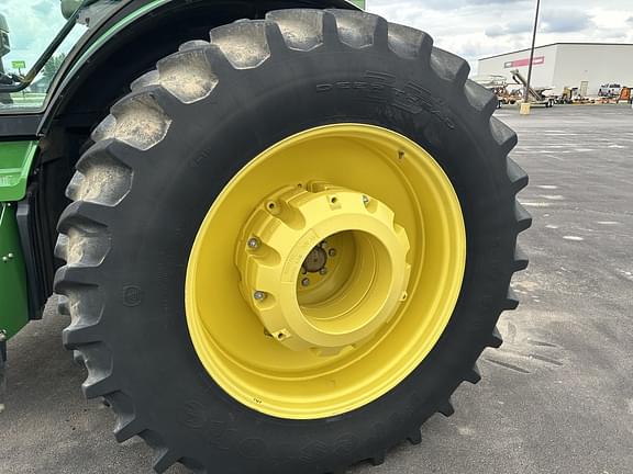 Image of John Deere 8360R equipment image 2