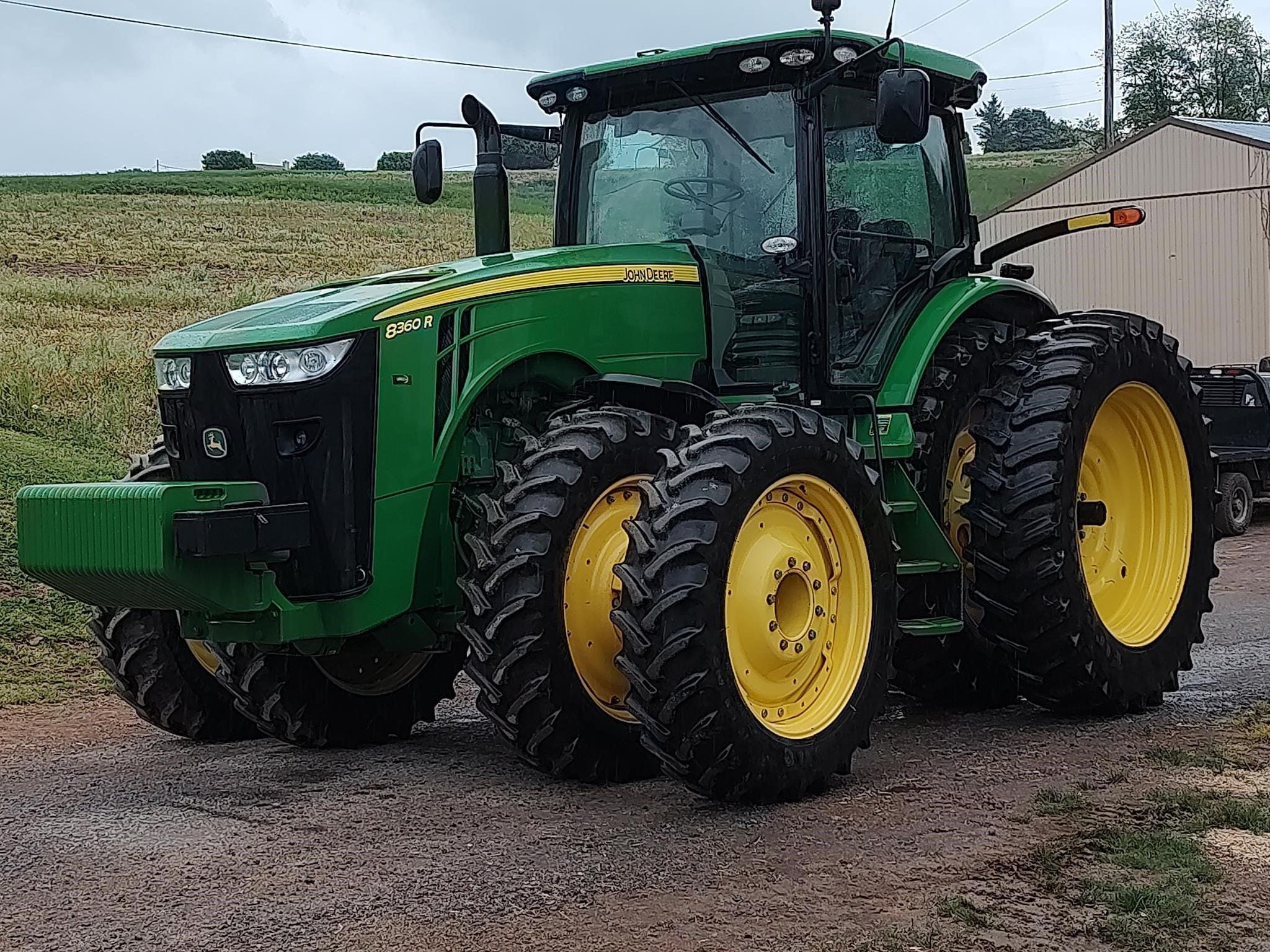2014 John Deere 8360R Equipment Image0