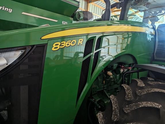 Image of John Deere 8360R equipment image 2