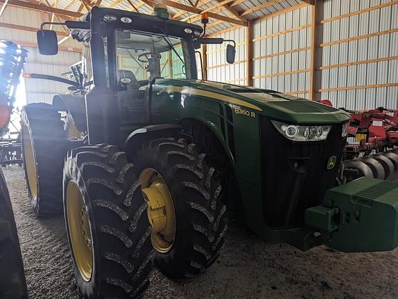 Image of John Deere 8360R equipment image 4