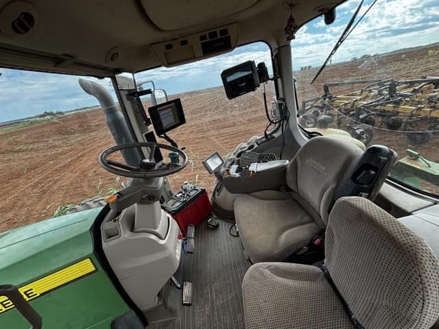 Image of John Deere 8360R equipment image 4