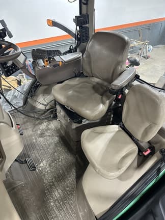 Image of John Deere 8360RT equipment image 4