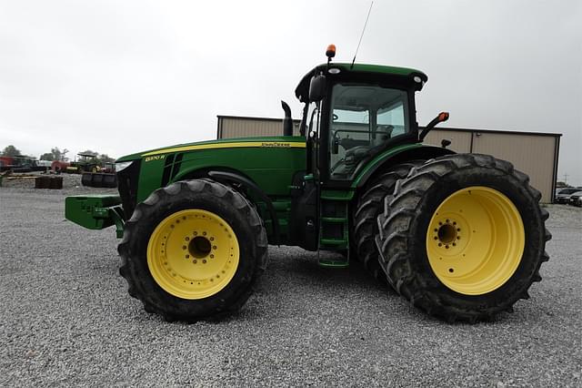 Image of John Deere 8370R equipment image 2