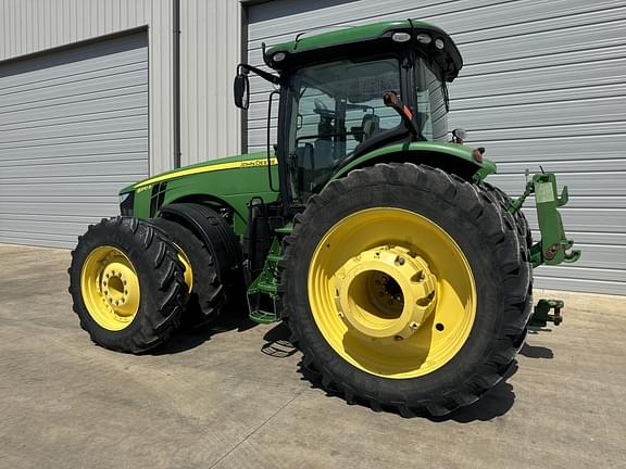 Image of John Deere 8370R equipment image 2