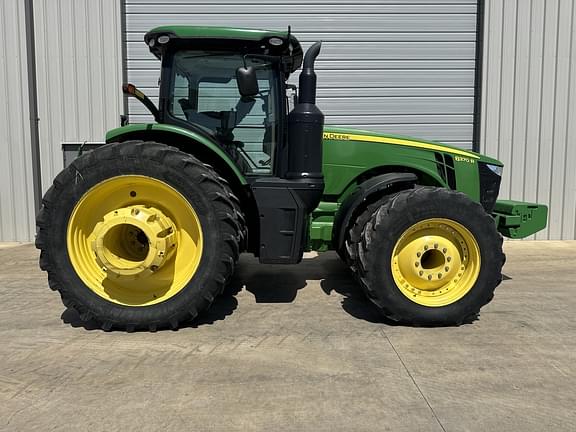 Image of John Deere 8370R equipment image 3