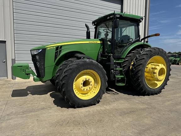 Image of John Deere 8370R equipment image 1