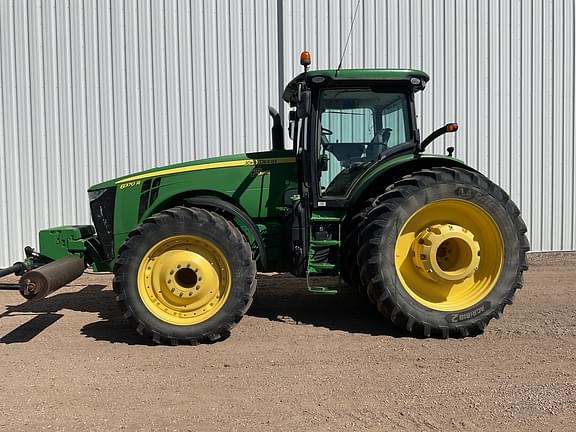 Image of John Deere 8370R equipment image 1