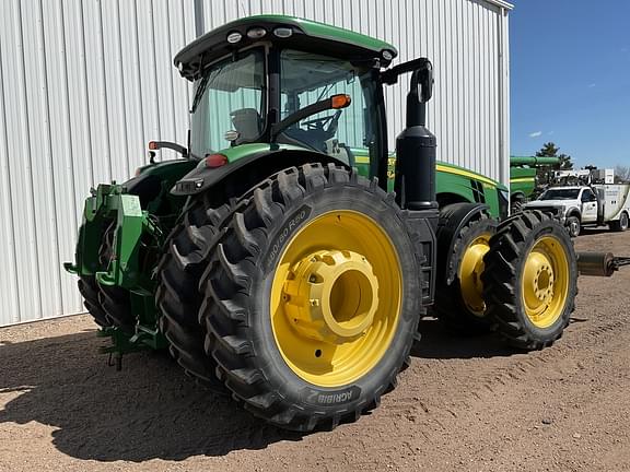 Image of John Deere 8370R equipment image 4