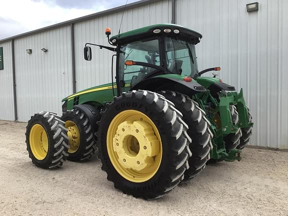 Image of John Deere 8370R equipment image 2