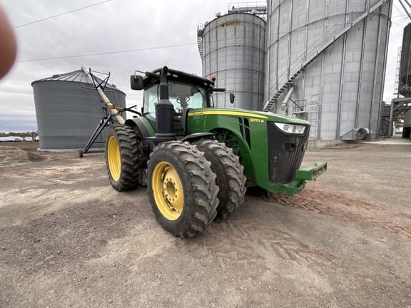 Image of John Deere 8370R equipment image 1