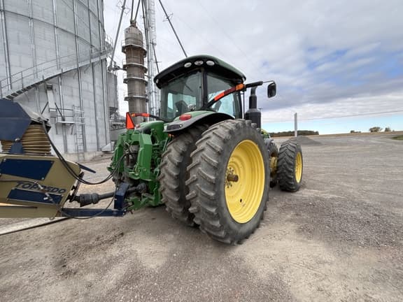 Image of John Deere 8370R equipment image 4