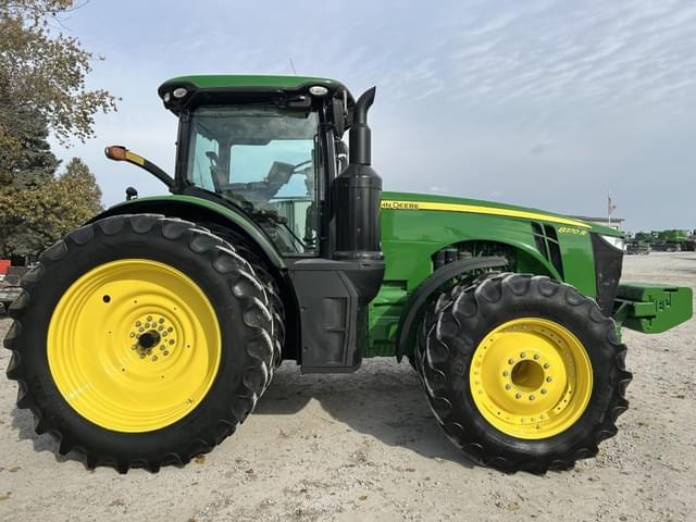 Image of John Deere 8370R equipment image 3