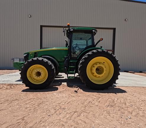 Image of John Deere 8370R equipment image 1