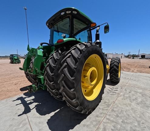 Image of John Deere 8370R equipment image 4