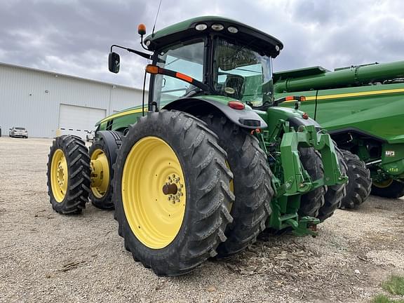 Image of John Deere 8370R equipment image 4
