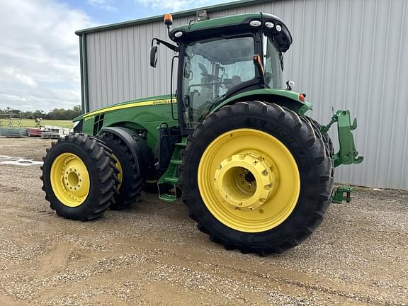 Image of John Deere 8370R equipment image 3