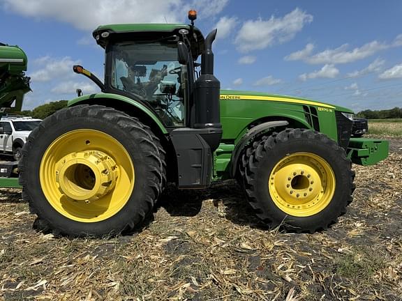 Image of John Deere 8370R equipment image 2