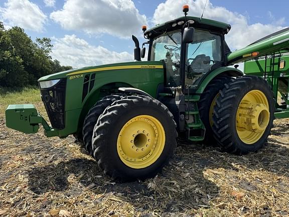 Image of John Deere 8370R equipment image 4