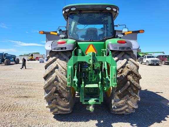Image of John Deere 8370R equipment image 2