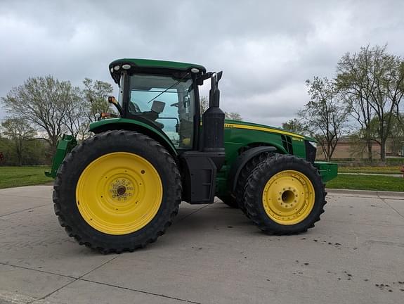 Image of John Deere 8370R equipment image 4