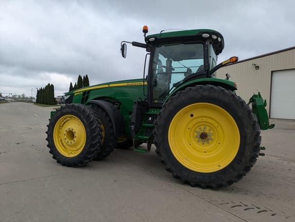 Image of John Deere 8370R equipment image 2