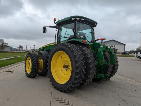 Image of John Deere 8370R equipment image 3