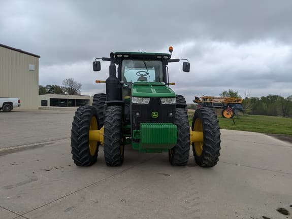 Image of John Deere 8370R equipment image 4