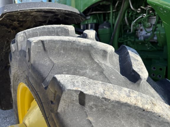 Image of John Deere 8370R equipment image 2
