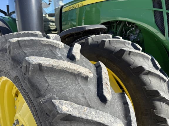 Image of John Deere 8370R equipment image 1