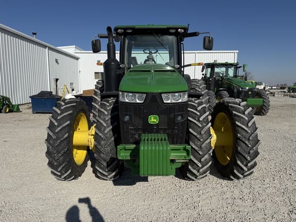 Image of John Deere 8370R equipment image 3
